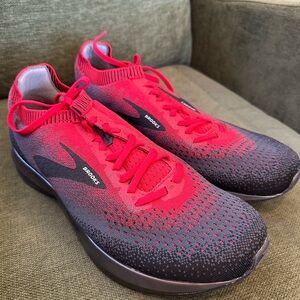 Brooks Men’s Runningg Shoes Size 13